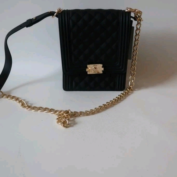 Most Wanted Handbags - Elegant Black Quilted Chain Bag